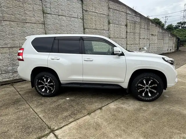 トヨタ ランドクルーザー プラド TX Lパッケージ 長崎県 2014(平26)年 13.1万km ホワイトパールクリスタルシャイン 11型フローティングナビ/(CD/DVD/BT/フルセグ)/バックカメラ/クルーズコントロール/ビルトインETC/黒レザーシート/パワーシート/シートヒーター/スマートキー/プッシュスタート/ドライブレコーダー/社外17インチAW/オートライト/フォグランプ