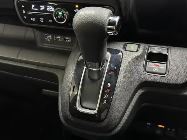 ホンダ Ｎ ＷＧＮ カスタム Lターボ ホンダS 三重県 2020(令2)年 3.9万km ミラノレッド ガソリン・ターボ/FF/MTモード付インパネCVT/純正 8インチナビ VXU-207NBi/（CD/DVD/RADIO/TV/SD/MusicRack/USB/iPod/Bluetooth/AppleCarPlay）/バックカメラ/ドライブレコーダー 前後（ナビ連動）/ビルトイン ETC/Honda SENSING/・衝突軽減ブレーキ［CMBS］/・車線維持支援システム［LKAS］/・アダプティブクルーズコントロール［ACC］/・路外逸脱抑制機能/・先行車発進お知らせ機能/・標識認識機能/・パーキングセンサーシステム/・装備/・シートヒーター（D）/・オートエアコン/・オートライト/・LEDヘッドライト/・オートハイビーム/・パドルシフト/・電子パーキングブレーキ＆ブレーキホールド機能/・USBジャック（充電用（2.5A高速充電対応）x2、入力用x1）/・電動格納ドアミラー（ウインカー付）/・純正 15inAW/・スマートキーx2/・保/取/ナビ取/など