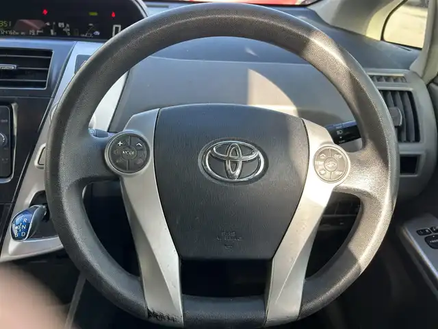 トヨタ プリウス α S 富山県 2013(平25)年 12.5万km シルバーM 純正ナビ（Bluetooth/ワンセグTV/CD/DVD/バックカメラ）/コーナーセンサー/ドライブレコーダー/横滑り防止機能/盗難防止機能/ETC/オートライト/パワーウィンドウ/純正フロアマット/プッシュスタート/パワーステアリング