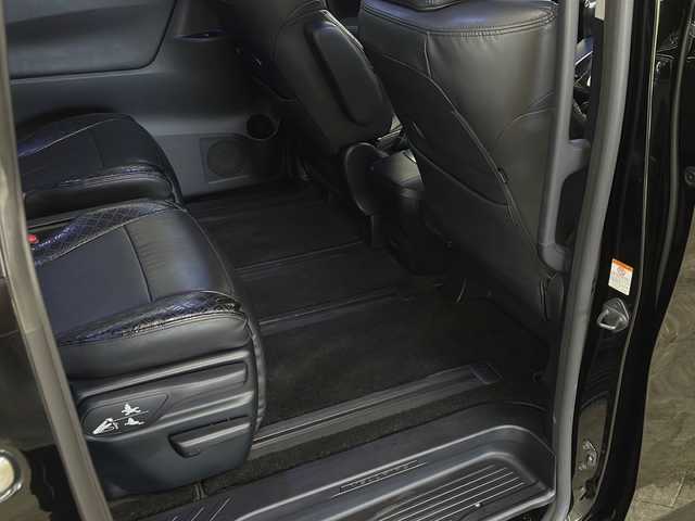 トヨタ ヴェルファイア Z Aエディション 長崎県 2018(平30)年 3.6万km ブラック アルパイン11インチメモリナビ/（フルセグ/CD/DVD/BTA）/ダブルムーンルーフ/トヨタセーフティーセンス/・プリクラッシュセーフティ/・レーントレーシングアシスト/・レーダークルーズコントロール/・オートマチックハイビーム/・ロードサインアシスト/・インテリジェントクリアランスソナー/ブレーキホールド/D.A.D 20インチアルミホイール/D.A.D シートカバー/LEDヘッドライト/両側パワースライドドア/ドライブレコーダー前後/ETC/ステアリングスイッチ/nanoe/オットマン/電動格納ミラー