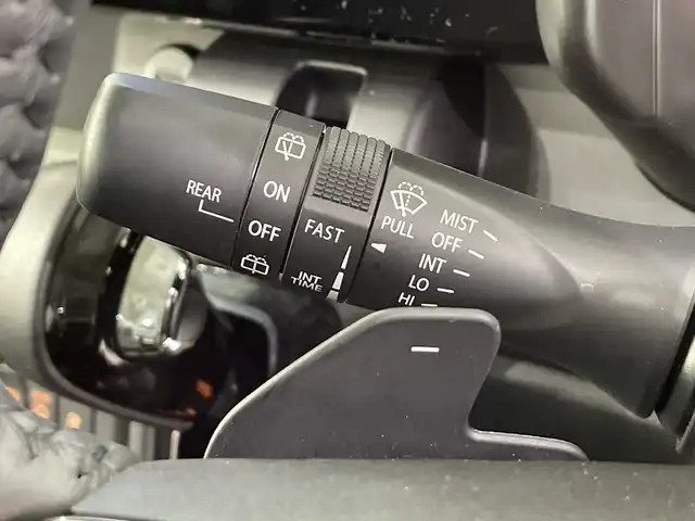 スズキ スペーシア ギア HYBRID XZターボ 栃木県 2024(令6)年 0.6万km モスグレーメタリック 純正ナビ/　（フルセグTV/Bluetooth//                   AppleCarplay/AndroidAuto）/バックカメラ/全方位カメラ/スズキセーフティサポート/・デュアルセンサーブレーキサポートII/・誤発進抑制機能/・車線逸脱抑制機能/・車線逸脱警報機能/・ふらつき警報機能/・低速時ブレーキサポート/・発進お知らせ機能/・標識認識機能/・ハイビームアシスト/コーナーセンサー/ETC/シートヒーター/禁煙車/オートライト/LEDヘッドライト/スマートキー/プッシュスタート/アイドリングストップ/ステアリングスイッチ/純正AW/純正フロアマット