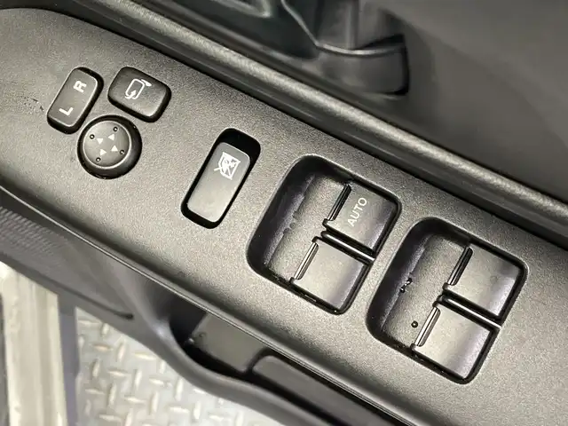 スズキ スペーシア ギア HYBRID XZターボ 栃木県 2024(令6)年 0.6万km モスグレーメタリック 純正ナビ/　（フルセグTV/Bluetooth//                   AppleCarplay/AndroidAuto）/バックカメラ/全方位カメラ/スズキセーフティサポート/・デュアルセンサーブレーキサポートII/・誤発進抑制機能/・車線逸脱抑制機能/・車線逸脱警報機能/・ふらつき警報機能/・低速時ブレーキサポート/・発進お知らせ機能/・標識認識機能/・ハイビームアシスト/コーナーセンサー/ETC/シートヒーター/禁煙車/オートライト/LEDヘッドライト/スマートキー/プッシュスタート/アイドリングストップ/ステアリングスイッチ/純正AW/純正フロアマット