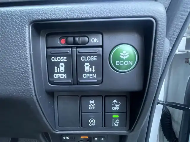 ホンダ オデッセイ アブソルート 島根県 2015(平27)年 7.2万km ホワイトオーキッドパール 純正ＳＤナビ・フルセグTV/ＤＶＤ再生・Ｂｌｕｅｔｏｏｔｈ　/純正フリップダウンモニター　/バックカメラ/ビルトインＥＴＣ　/両側パワースライドドア　/アダプティブクルーズコントロール　/衝突軽減ブレーキ　/レーンアシスト　/純正LEDヘッドライト/純正アルミホイール/純正フロアマット