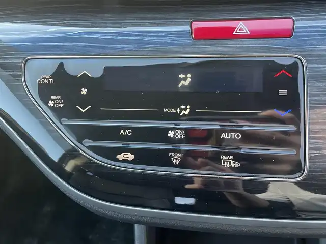 ホンダ オデッセイ アブソルート 島根県 2015(平27)年 7.2万km ホワイトオーキッドパール 純正ＳＤナビ・フルセグTV/ＤＶＤ再生・Ｂｌｕｅｔｏｏｔｈ　/純正フリップダウンモニター　/バックカメラ/ビルトインＥＴＣ　/両側パワースライドドア　/アダプティブクルーズコントロール　/衝突軽減ブレーキ　/レーンアシスト　/純正LEDヘッドライト/純正アルミホイール/純正フロアマット