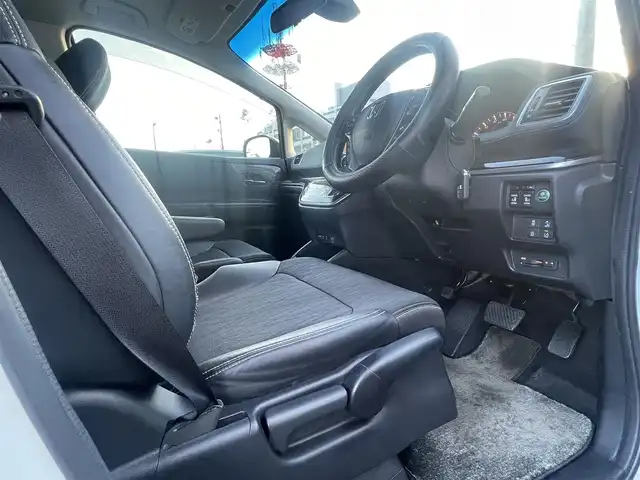 ホンダ オデッセイ アブソルート 島根県 2015(平27)年 7.2万km ホワイトオーキッドパール 純正ＳＤナビ・フルセグTV/ＤＶＤ再生・Ｂｌｕｅｔｏｏｔｈ　/純正フリップダウンモニター　/バックカメラ/ビルトインＥＴＣ　/両側パワースライドドア　/アダプティブクルーズコントロール　/衝突軽減ブレーキ　/レーンアシスト　/純正LEDヘッドライト/純正アルミホイール/純正フロアマット