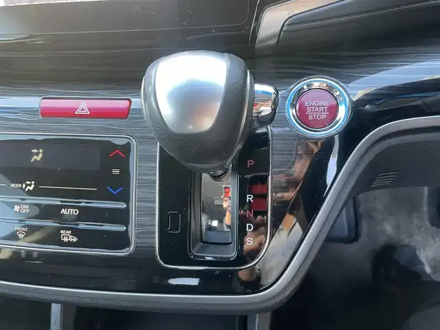 ホンダ オデッセイ アブソルート 島根県 2015(平27)年 7.2万km ホワイトオーキッドパール 純正ＳＤナビ・フルセグTV/ＤＶＤ再生・Ｂｌｕｅｔｏｏｔｈ　/純正フリップダウンモニター　/バックカメラ/ビルトインＥＴＣ　/両側パワースライドドア　/アダプティブクルーズコントロール　/衝突軽減ブレーキ　/レーンアシスト　/純正LEDヘッドライト/純正アルミホイール/純正フロアマット