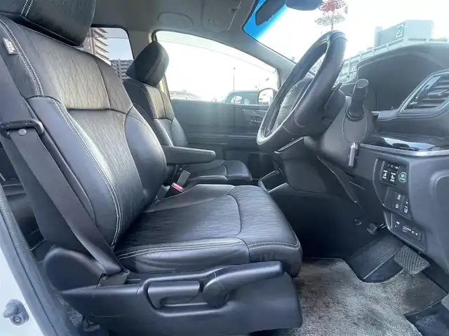 ホンダ オデッセイ アブソルート 島根県 2015(平27)年 7.2万km ホワイトオーキッドパール 純正ＳＤナビ・フルセグTV/ＤＶＤ再生・Ｂｌｕｅｔｏｏｔｈ　/純正フリップダウンモニター　/バックカメラ/ビルトインＥＴＣ　/両側パワースライドドア　/アダプティブクルーズコントロール　/衝突軽減ブレーキ　/レーンアシスト　/純正LEDヘッドライト/純正アルミホイール/純正フロアマット