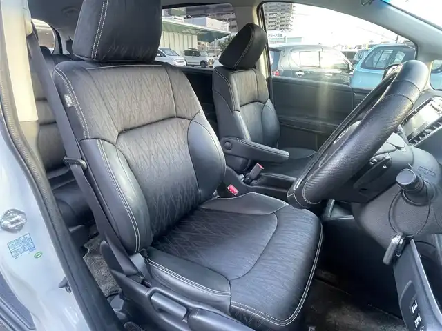 ホンダ オデッセイ アブソルート 島根県 2015(平27)年 7.2万km ホワイトオーキッドパール 純正ＳＤナビ・フルセグTV/ＤＶＤ再生・Ｂｌｕｅｔｏｏｔｈ　/純正フリップダウンモニター　/バックカメラ/ビルトインＥＴＣ　/両側パワースライドドア　/アダプティブクルーズコントロール　/衝突軽減ブレーキ　/レーンアシスト　/純正LEDヘッドライト/純正アルミホイール/純正フロアマット