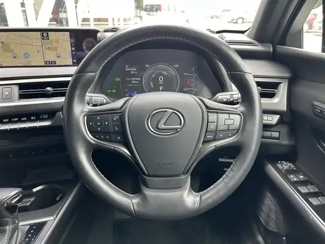 レクサス ＵＸ 250h バージョンC 静岡県 2019(平31)年 2.2万km ソニッククォーツ 純正メーカーナビ/・フルセグ/CD/Bluetooth/USB/バックカメラ/ビルトインETC2.0/クルーズコントロール追従有/パワーバックドア/ハーフレザーシート/革巻きステアリング/・ステアリングスイッチ/パワーシートD/N/シートヒーターD/N/電動パーキングブレーキ/ステアリングヒーター/オートライト/スマートキー/・プッシュスタート/LEDヘッドライト/・フォグランプ/電動格納ミラー/ウインカーミラー/純正アルミホイール/純正フロアマット/純正ドアバイザー