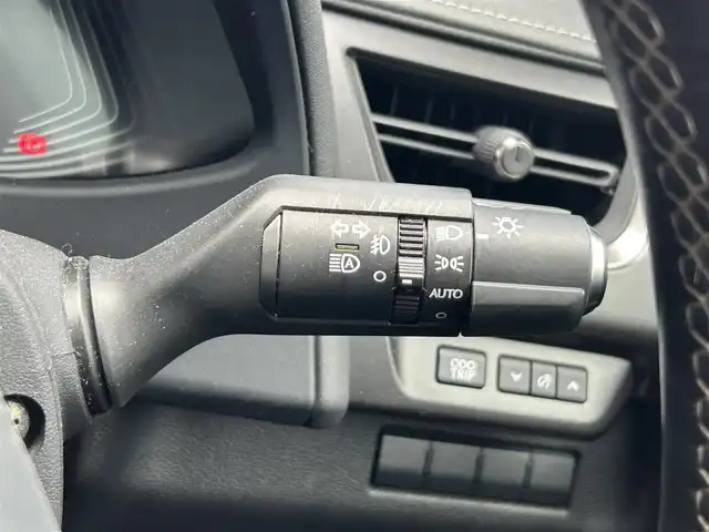 レクサス ＵＸ 250h バージョンC 静岡県 2019(平31)年 2.2万km ソニッククォーツ 純正メーカーナビ/・フルセグ/CD/Bluetooth/USB/バックカメラ/ビルトインETC2.0/クルーズコントロール追従有/パワーバックドア/ハーフレザーシート/革巻きステアリング/・ステアリングスイッチ/パワーシートD/N/シートヒーターD/N/電動パーキングブレーキ/ステアリングヒーター/オートライト/スマートキー/・プッシュスタート/LEDヘッドライト/・フォグランプ/電動格納ミラー/ウインカーミラー/純正アルミホイール/純正フロアマット/純正ドアバイザー