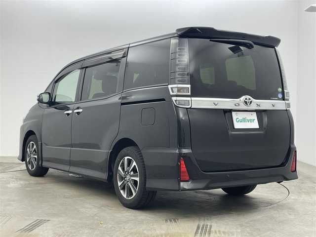 トヨタ ヴォクシー ZS 煌Ⅱ 岡山県 2020(令2)年 5.2万km ブラック 純正９インチナビ/【Bluetooth/フルセグTV/CD/DVD】/１２．１インチフリップダウンモニター/TVキャンセラー/セーフティセンスC/　・プリクラッシュセーフティ/　・レーンディパーチャーアラート/　・オートマチックハイビーム/ビルトインＥＴＣ/ＬＥＤヘッドライト＆LＥＤフォグランプ/クルーズコントロール/バックカメラ/両側電動スライドドア/コーナーセンサー（前後）/ＩＳＯＦＩＸ/後席サンシェイド/ステアリングスイッチ/チルトステアリング/シートリフター/シートバックテーブル/新車保証書/取扱説明書/スペアキー×1