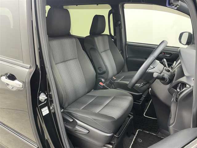 トヨタ ヴォクシー ZS 煌Ⅱ 岡山県 2020(令2)年 5.2万km ブラック 純正９インチナビ/【Bluetooth/フルセグTV/CD/DVD】/１２．１インチフリップダウンモニター/TVキャンセラー/セーフティセンスC/　・プリクラッシュセーフティ/　・レーンディパーチャーアラート/　・オートマチックハイビーム/ビルトインＥＴＣ/ＬＥＤヘッドライト＆LＥＤフォグランプ/クルーズコントロール/バックカメラ/両側電動スライドドア/コーナーセンサー（前後）/ＩＳＯＦＩＸ/後席サンシェイド/ステアリングスイッチ/チルトステアリング/シートリフター/シートバックテーブル/新車保証書/取扱説明書/スペアキー×1