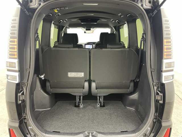 トヨタ ヴォクシー ZS 煌Ⅱ 岡山県 2020(令2)年 5.2万km ブラック 純正９インチナビ/【Bluetooth/フルセグTV/CD/DVD】/１２．１インチフリップダウンモニター/TVキャンセラー/セーフティセンスC/　・プリクラッシュセーフティ/　・レーンディパーチャーアラート/　・オートマチックハイビーム/ビルトインＥＴＣ/ＬＥＤヘッドライト＆LＥＤフォグランプ/クルーズコントロール/バックカメラ/両側電動スライドドア/コーナーセンサー（前後）/ＩＳＯＦＩＸ/後席サンシェイド/ステアリングスイッチ/チルトステアリング/シートリフター/シートバックテーブル/新車保証書/取扱説明書/スペアキー×1
