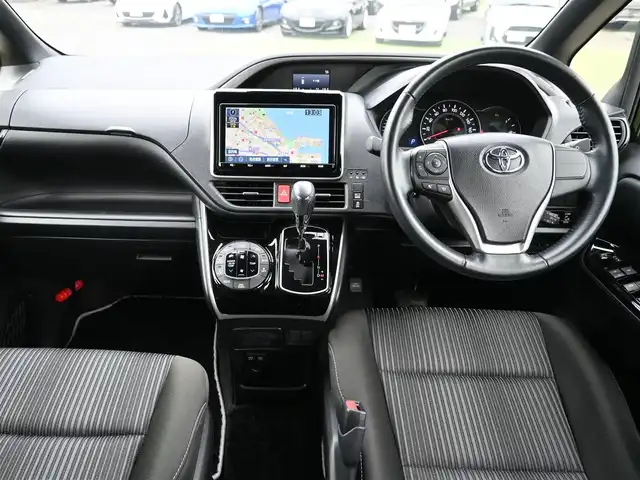 トヨタ ヴォクシー ZS 煌Ⅱ 千葉県 2020(令2)年 5.2万km ブラック Toyota Safety Sense/・プリクラッシュセーフティ/・レーンディパーチャーアラート/・オートハイビーム/クルーズコントロール/両側パワースライドドア/純正SDナビ/地デジTV/【DVD/CD再生機能　Bluetooth接続】/バックカメラ/フリップダウンモニター（V12T-R68C）/革巻きステアリング/ステアリングスイッチ/ETC/LEDヘッドライト/フォグライト/ウインカーミラー/クリアランスソナー/純正16インチアルミホイル/スマートキー