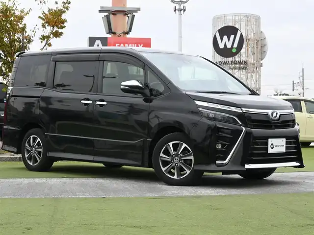 トヨタ ヴォクシー ZS 煌Ⅱ 千葉県 2020(令2)年 5.2万km ブラック Toyota Safety Sense/・プリクラッシュセーフティ/・レーンディパーチャーアラート/・オートハイビーム/クルーズコントロール/両側パワースライドドア/純正SDナビ/地デジTV/【DVD/CD再生機能　Bluetooth接続】/バックカメラ/フリップダウンモニター（V12T-R68C）/革巻きステアリング/ステアリングスイッチ/ETC/LEDヘッドライト/フォグライト/ウインカーミラー/クリアランスソナー/純正16インチアルミホイル/スマートキー