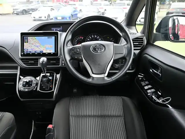 トヨタ ヴォクシー ZS 煌Ⅱ 千葉県 2020(令2)年 5.2万km ブラック Toyota Safety Sense/・プリクラッシュセーフティ/・レーンディパーチャーアラート/・オートハイビーム/クルーズコントロール/両側パワースライドドア/純正SDナビ/地デジTV/【DVD/CD再生機能　Bluetooth接続】/バックカメラ/フリップダウンモニター（V12T-R68C）/革巻きステアリング/ステアリングスイッチ/ETC/LEDヘッドライト/フォグライト/ウインカーミラー/クリアランスソナー/純正16インチアルミホイル/スマートキー