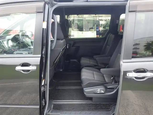 トヨタ ヴォクシー ZS 煌Ⅱ 千葉県 2020(令2)年 5.2万km ブラック Toyota Safety Sense/・プリクラッシュセーフティ/・レーンディパーチャーアラート/・オートハイビーム/クルーズコントロール/両側パワースライドドア/純正SDナビ/地デジTV/【DVD/CD再生機能　Bluetooth接続】/バックカメラ/フリップダウンモニター（V12T-R68C）/革巻きステアリング/ステアリングスイッチ/ETC/LEDヘッドライト/フォグライト/ウインカーミラー/クリアランスソナー/純正16インチアルミホイル/スマートキー