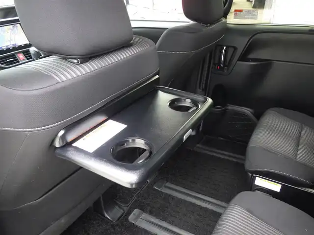 トヨタ ヴォクシー ZS 煌Ⅱ 千葉県 2020(令2)年 5.2万km ブラック Toyota Safety Sense/・プリクラッシュセーフティ/・レーンディパーチャーアラート/・オートハイビーム/クルーズコントロール/両側パワースライドドア/純正SDナビ/地デジTV/【DVD/CD再生機能　Bluetooth接続】/バックカメラ/フリップダウンモニター（V12T-R68C）/革巻きステアリング/ステアリングスイッチ/ETC/LEDヘッドライト/フォグライト/ウインカーミラー/クリアランスソナー/純正16インチアルミホイル/スマートキー