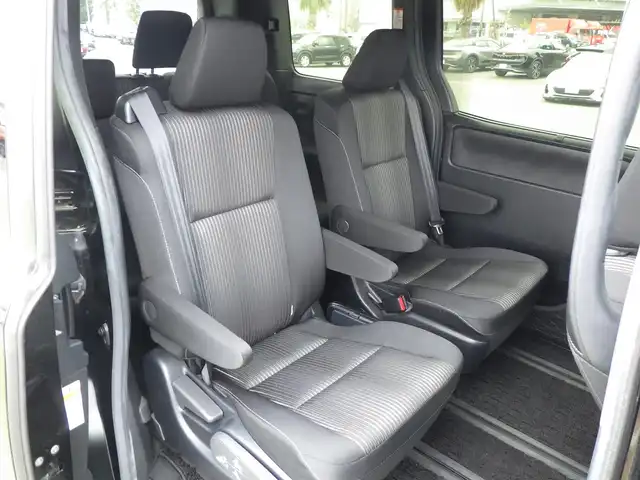 トヨタ ヴォクシー ZS 煌Ⅱ 千葉県 2020(令2)年 5.2万km ブラック Toyota Safety Sense/・プリクラッシュセーフティ/・レーンディパーチャーアラート/・オートハイビーム/クルーズコントロール/両側パワースライドドア/純正SDナビ/地デジTV/【DVD/CD再生機能　Bluetooth接続】/バックカメラ/フリップダウンモニター（V12T-R68C）/革巻きステアリング/ステアリングスイッチ/ETC/LEDヘッドライト/フォグライト/ウインカーミラー/クリアランスソナー/純正16インチアルミホイル/スマートキー