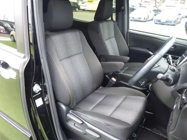 トヨタ ヴォクシー ZS 煌Ⅱ 千葉県 2020(令2)年 5.2万km ブラック Toyota Safety Sense/・プリクラッシュセーフティ/・レーンディパーチャーアラート/・オートハイビーム/クルーズコントロール/両側パワースライドドア/純正SDナビ/地デジTV/【DVD/CD再生機能　Bluetooth接続】/バックカメラ/フリップダウンモニター（V12T-R68C）/革巻きステアリング/ステアリングスイッチ/ETC/LEDヘッドライト/フォグライト/ウインカーミラー/クリアランスソナー/純正16インチアルミホイル/スマートキー