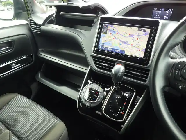 トヨタ ヴォクシー ZS 煌Ⅱ 千葉県 2020(令2)年 5.2万km ブラック Toyota Safety Sense/・プリクラッシュセーフティ/・レーンディパーチャーアラート/・オートハイビーム/クルーズコントロール/両側パワースライドドア/純正SDナビ/地デジTV/【DVD/CD再生機能　Bluetooth接続】/バックカメラ/フリップダウンモニター（V12T-R68C）/革巻きステアリング/ステアリングスイッチ/ETC/LEDヘッドライト/フォグライト/ウインカーミラー/クリアランスソナー/純正16インチアルミホイル/スマートキー