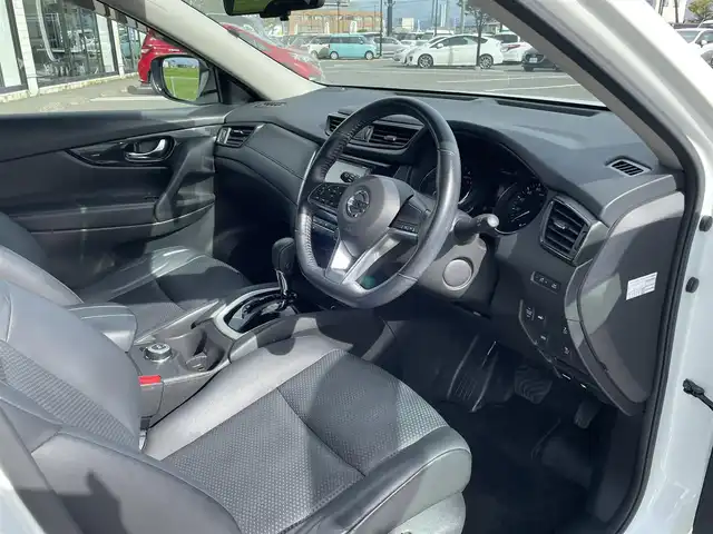 日産 エクストレイル ハイブリッド 20X 鳥取県 2018(平30)年 5.6万km ブリリアントホワイトパール ４・Ｗ・Ｄ/純正ナビ/フルセグ/ＤＶＤ/ＣＤ/ＢＴ/アラウンドビューモニター/ＥＴＣ/エマージェンシーブレーキ/インテリジェントルームミラー/インテリジェントキー/パワーバックドア/４WD切替スイッチ/合皮レザーシート/LEDヘッドライト/フォグライト/純正１７インチアルミホイール/フロアマット/ドアバイザー