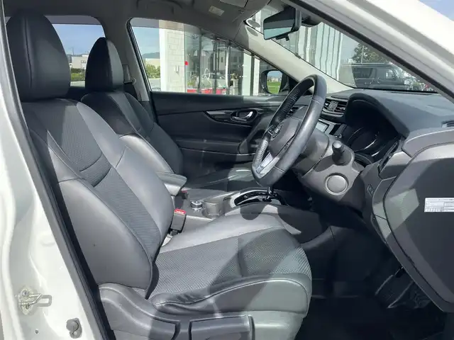 日産 エクストレイル ハイブリッド 20X 鳥取県 2018(平30)年 5.6万km ブリリアントホワイトパール ４・Ｗ・Ｄ/純正ナビ/フルセグ/ＤＶＤ/ＣＤ/ＢＴ/アラウンドビューモニター/ＥＴＣ/エマージェンシーブレーキ/インテリジェントルームミラー/インテリジェントキー/パワーバックドア/４WD切替スイッチ/合皮レザーシート/LEDヘッドライト/フォグライト/純正１７インチアルミホイール/フロアマット/ドアバイザー