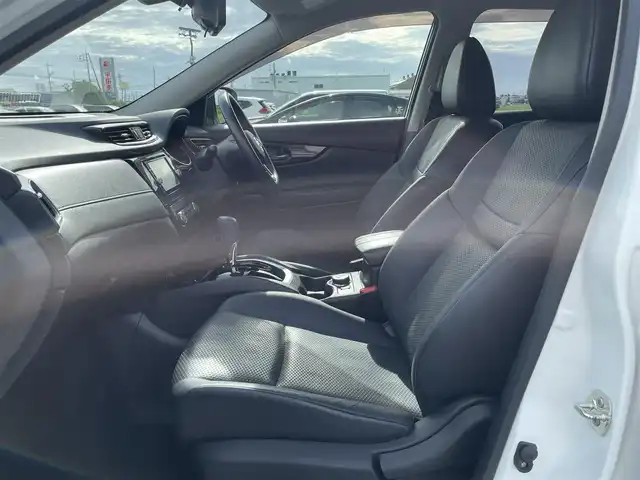 日産 エクストレイル ハイブリッド 20X 鳥取県 2018(平30)年 5.6万km ブリリアントホワイトパール ４・Ｗ・Ｄ/純正ナビ/フルセグ/ＤＶＤ/ＣＤ/ＢＴ/アラウンドビューモニター/ＥＴＣ/エマージェンシーブレーキ/インテリジェントルームミラー/インテリジェントキー/パワーバックドア/４WD切替スイッチ/合皮レザーシート/LEDヘッドライト/フォグライト/純正１７インチアルミホイール/フロアマット/ドアバイザー