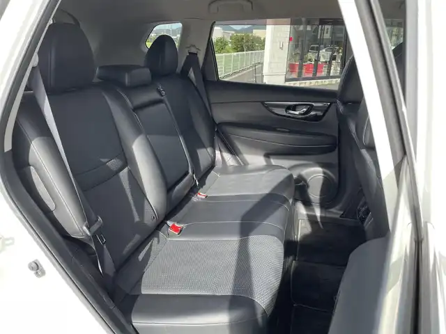 日産 エクストレイル ハイブリッド 20X 鳥取県 2018(平30)年 5.6万km ブリリアントホワイトパール ４・Ｗ・Ｄ/純正ナビ/フルセグ/ＤＶＤ/ＣＤ/ＢＴ/アラウンドビューモニター/ＥＴＣ/エマージェンシーブレーキ/インテリジェントルームミラー/インテリジェントキー/パワーバックドア/４WD切替スイッチ/合皮レザーシート/LEDヘッドライト/フォグライト/純正１７インチアルミホイール/フロアマット/ドアバイザー