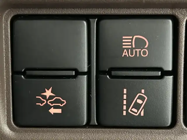 トヨタ エスクァイア ハイブリッド Gi 大阪府 2019(平31)年 5.1万km ブラック 黒革シート　純正９ｉｎｃナビＴＶ　Ｂカメラ　フリップダウンモニター　クルーズコントロール　衝突軽減Ｂ　レーンアシスト　両側パワースライドドア　シートヒーター　ＬＥＤライト　クリアランスソナー　ドラレコ