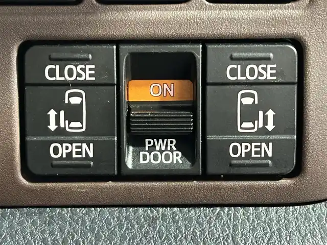 トヨタ エスクァイア ハイブリッド Gi 大阪府 2019(平31)年 5.1万km ブラック 黒革シート　純正９ｉｎｃナビＴＶ　Ｂカメラ　フリップダウンモニター　クルーズコントロール　衝突軽減Ｂ　レーンアシスト　両側パワースライドドア　シートヒーター　ＬＥＤライト　クリアランスソナー　ドラレコ