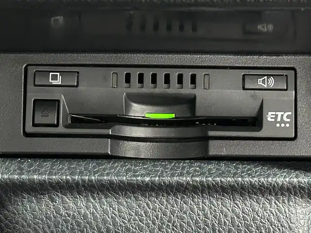 トヨタ エスクァイア ハイブリッド Gi 大阪府 2019(平31)年 5.1万km ブラック 黒革シート　純正９ｉｎｃナビＴＶ　Ｂカメラ　フリップダウンモニター　クルーズコントロール　衝突軽減Ｂ　レーンアシスト　両側パワースライドドア　シートヒーター　ＬＥＤライト　クリアランスソナー　ドラレコ