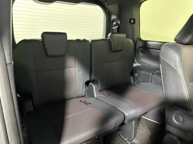 トヨタ エスクァイア ハイブリッド Gi 大阪府 2019(平31)年 5.1万km ブラック 黒革シート　純正９ｉｎｃナビＴＶ　Ｂカメラ　フリップダウンモニター　クルーズコントロール　衝突軽減Ｂ　レーンアシスト　両側パワースライドドア　シートヒーター　ＬＥＤライト　クリアランスソナー　ドラレコ