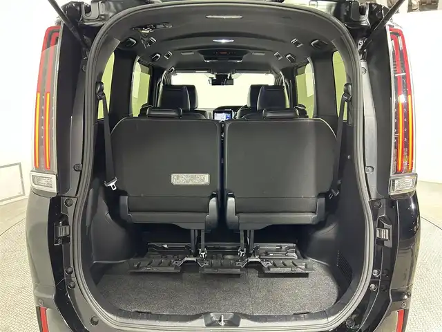 トヨタ エスクァイア ハイブリッド Gi 大阪府 2019(平31)年 5.1万km ブラック 黒革シート　純正９ｉｎｃナビＴＶ　Ｂカメラ　フリップダウンモニター　クルーズコントロール　衝突軽減Ｂ　レーンアシスト　両側パワースライドドア　シートヒーター　ＬＥＤライト　クリアランスソナー　ドラレコ