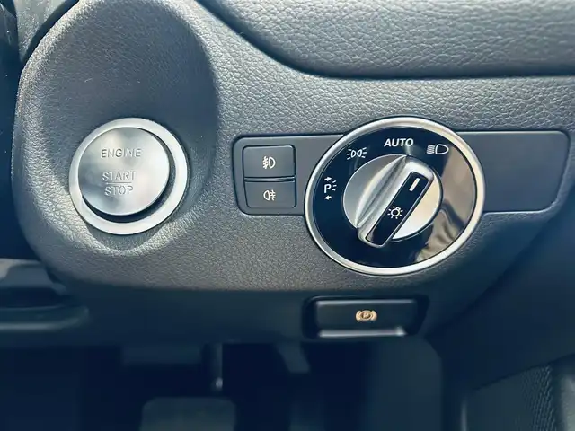 メルセデス・ベンツ ＧＬＡ２２０ 4マチック 大阪府 2017(平29)年 4.2万km マウンテングレー レーダーセーフティP/純正ナビ/TV/バックカメラ/applecarplay/ACC/純正18インチAW/LEDヘッドライト/電動リアゲート/クリアランスソナー/ブラインドスポット/黒革/シートヒーター/パドルシフト/ルーフレール/スマートキー/ETC/ドラレコ