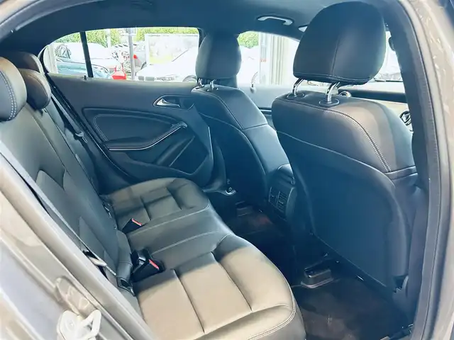 メルセデス・ベンツ ＧＬＡ２２０ 4マチック 大阪府 2017(平29)年 4.2万km マウンテングレー レーダーセーフティP/純正ナビ/TV/バックカメラ/applecarplay/ACC/純正18インチAW/LEDヘッドライト/電動リアゲート/クリアランスソナー/ブラインドスポット/黒革/シートヒーター/パドルシフト/ルーフレール/スマートキー/ETC/ドラレコ
