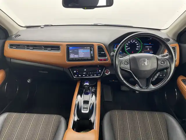 ホンダ ヴェゼル ハイブリッド Z 群馬県 2015(平27)年 8.5万km ホワイトオーキッドパール 純正ナビ　フルセグＴＶ　バックカメラ　シートヒーター　ハーフレザーシート　パドルシフト　電動パーキングブレーキ　クルーズコントロール　衝突被害軽減ブレーキ　ＬＥＤライト　スマートキー　禁煙車