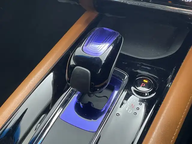 ホンダ ヴェゼル ハイブリッド Z 群馬県 2015(平27)年 8.5万km ホワイトオーキッドパール 純正ナビ　フルセグＴＶ　バックカメラ　シートヒーター　ハーフレザーシート　パドルシフト　電動パーキングブレーキ　クルーズコントロール　衝突被害軽減ブレーキ　ＬＥＤライト　スマートキー　禁煙車