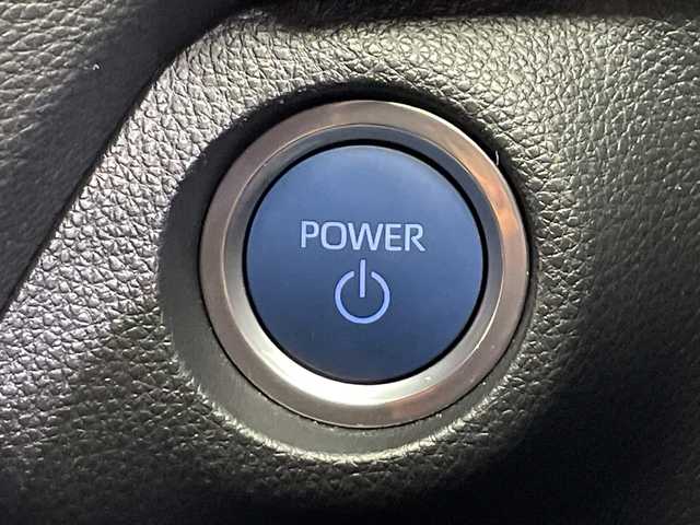 トヨタ ＲＡＶ４ ＰＨＶ ブラックトーン 栃木県 2020(令2)年 1.1万km アティチュードブラックマイカ/ダークブルーマイカメタリック 2トーン 純正ナビ/（Bluetooth/USB/HDMI）/バックカメラ/全方位カメラ/トヨタセーフティセンス/・プリクラッシュセーフティ/・レーントレーシングアシスト/・レーンディパーチャーアラート/・ロードサインアシスト/・レーダークルーズコントロール/・オートマチックハイビーム/・先行車発進アラーム/・プロアクティブドライビングアシスト/・レーンチェンジアシスト/・緊急時操舵支援/コーナーセンサー/ビルトインETC/前後ドライブレコーダー/前席メモリー機能付きパワーシート/前席シートヒーター/前席シートベンチレーション/禁煙車/デジタルインナーミラー/ヘッドアップディスプレイ/LEDヘッドライト/ワイヤレス充電/AC100V電源/充電ケーブルあり/スマートキー/プッシュスタート/ステアリングスイッチ/純正AW/純正フロアマット