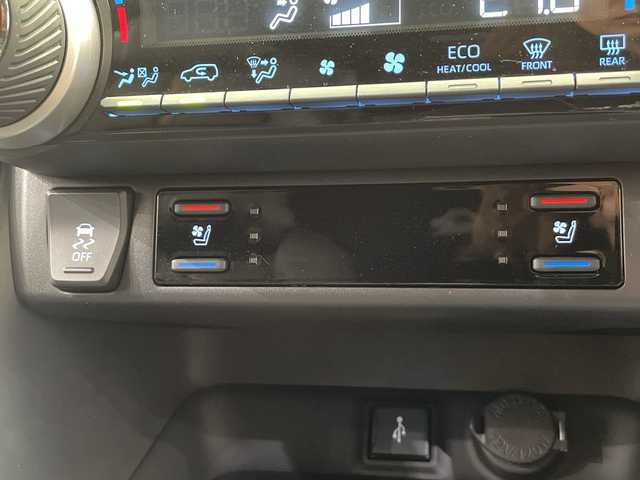 トヨタ ＲＡＶ４ ＰＨＶ ブラックトーン 栃木県 2020(令2)年 1.1万km アティチュードブラックマイカ/ダークブルーマイカメタリック 2トーン 純正ナビ/（Bluetooth/USB/HDMI）/バックカメラ/全方位カメラ/トヨタセーフティセンス/・プリクラッシュセーフティ/・レーントレーシングアシスト/・レーンディパーチャーアラート/・ロードサインアシスト/・レーダークルーズコントロール/・オートマチックハイビーム/・先行車発進アラーム/・プロアクティブドライビングアシスト/・レーンチェンジアシスト/・緊急時操舵支援/コーナーセンサー/ビルトインETC/前後ドライブレコーダー/前席メモリー機能付きパワーシート/前席シートヒーター/前席シートベンチレーション/禁煙車/デジタルインナーミラー/ヘッドアップディスプレイ/LEDヘッドライト/ワイヤレス充電/AC100V電源/充電ケーブルあり/スマートキー/プッシュスタート/ステアリングスイッチ/純正AW/純正フロアマット