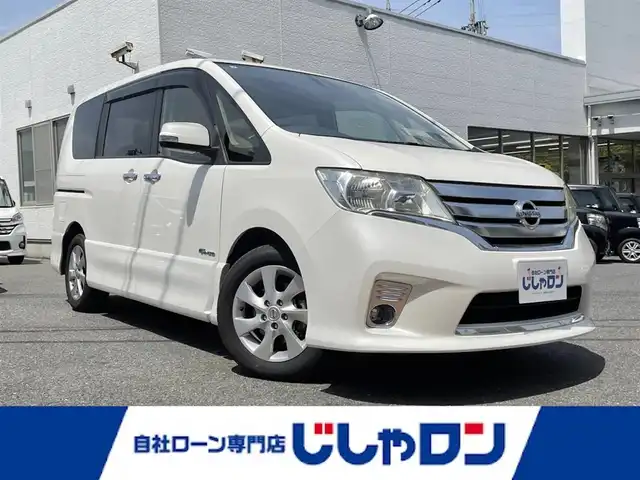 日産 セレナ ハイウェイスター S HV Vセレ 福岡県 2013(平25)年 9.5万km ブリリアントホワイトパール (株)IDOMが運営する【じしゃロン八幡西店】の自社ローン専用車両になります。こちらは現金またはオートローンご利用時の価格です。自社ローンご希望の方は別途その旨お申付け下さい/社外HDDナビ　(AVIC-ZH0007)/【Bluetooth・ワンセグTV・CD・DVD】/バックカメラ/前後ドライブレコーダー　/両側パワースライドドア　/純正アルミホイール/後部座席用モニター　/ＥＴＣ　/クルーズコントロール　/アイドリングストップ　/オートライト　/フォグランプ　