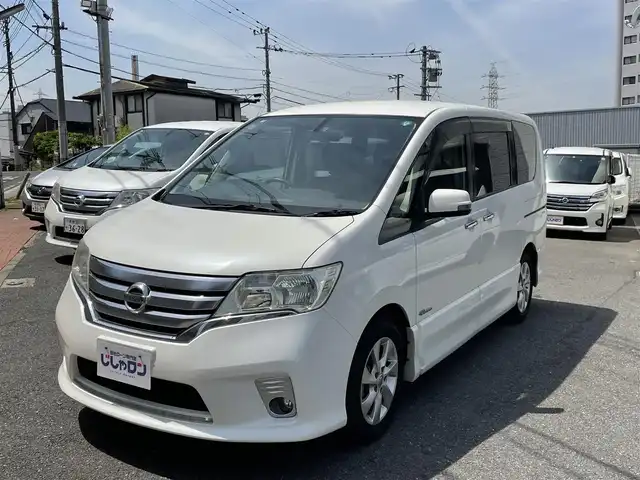 日産 セレナ ハイウェイスター S HV Vセレ 福岡県 2013(平25)年 9.5万km ブリリアントホワイトパール (株)IDOMが運営する【じしゃロン八幡西店】の自社ローン専用車両になります。こちらは現金またはオートローンご利用時の価格です。自社ローンご希望の方は別途その旨お申付け下さい/社外HDDナビ　(AVIC-ZH0007)/【Bluetooth・ワンセグTV・CD・DVD】/バックカメラ/前後ドライブレコーダー　/両側パワースライドドア　/純正アルミホイール/後部座席用モニター　/ＥＴＣ　/クルーズコントロール　/アイドリングストップ　/オートライト　/フォグランプ　