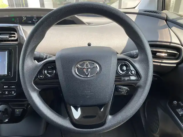 トヨタ プリウス E 兵庫県 2020(令2)年 4.5万km スーパーホワイトⅡ 社外SDナビ/(CD/BT/AM/FM)/ワンセグテレビ/レーダークルーズコントロール/ドアバイザー/プッシュスタート/ETC/オートライト/オートハイビーム/ステアリングスイッチ/純正ホイールキャップ付きサマータイヤ
