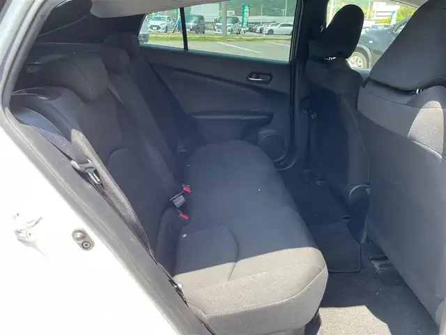 トヨタ プリウス E 兵庫県 2020(令2)年 4.5万km スーパーホワイトⅡ 社外SDナビ/(CD/BT/AM/FM)/ワンセグテレビ/レーダークルーズコントロール/ドアバイザー/プッシュスタート/ETC/オートライト/オートハイビーム/ステアリングスイッチ/純正ホイールキャップ付きサマータイヤ