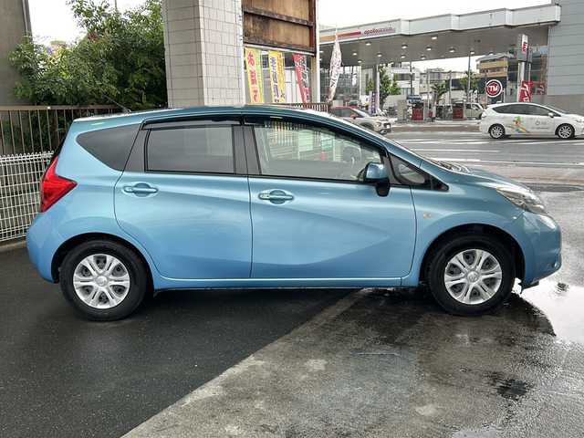 日産 ノート X エマージェンシーブレーキ 京都府 2014(平26)年 4.1万km ソニックブルー 純正ＳＤナビ　/フルセグテレビ　/衝突軽減システム　/車線維持システム　/スマートキー　/ドライブレコーダー　/ＥＴＣ/プッシュスタート　/スタットレスタイヤ　/オートライト　/盗難防止装置/横滑り防止装置/CD/ミュージックプレイヤー接続　/iPod/AUX/Wエアバック/取扱説明書/保証書/記録薄