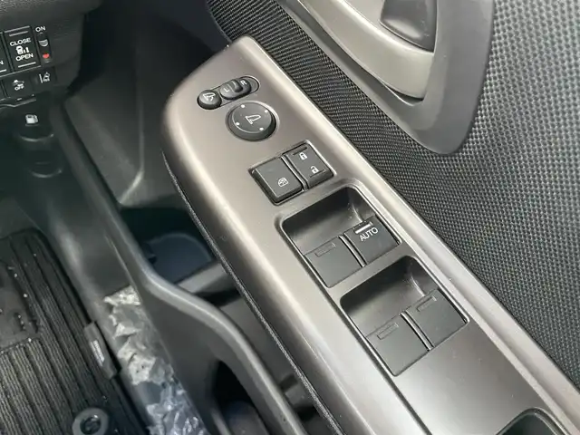 ホンダ フリード＋ G ホンダセンシング 千葉県 2018(平30)年 5.7万km ルナシルバーM 純正ナビ/バックカメラ/両側パワースライドドア　/ビルトインＥＴＣ/クルーズコントロール/衝突被害軽減ブレーキ/レーンキープアシスト/横滑り防止装置/ステアリングスイッチ/電格ミラー/ドアバイザー