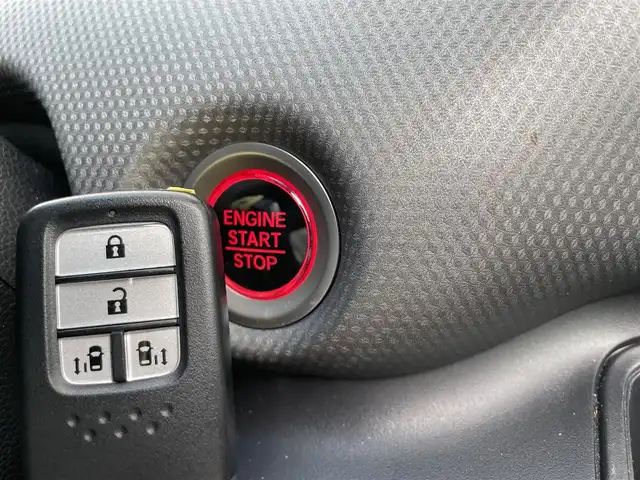 ホンダ フリード＋ G ホンダセンシング 千葉県 2018(平30)年 5.7万km ルナシルバーM 純正ナビ/バックカメラ/両側パワースライドドア　/ビルトインＥＴＣ/クルーズコントロール/衝突被害軽減ブレーキ/レーンキープアシスト/横滑り防止装置/ステアリングスイッチ/電格ミラー/ドアバイザー