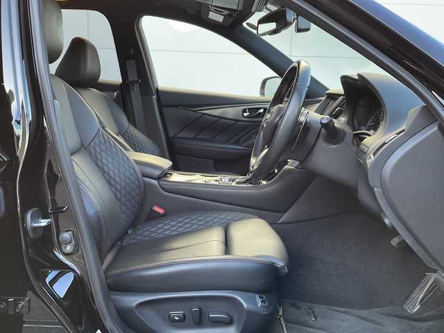 日産 スカイライン 400R 大阪府 2020(令2)年 1.9万km スーパーブラック 全方位カメラ/レーダークルーズコントロール/黒革シート/パドルシフト/シートヒーター/CD/DVD /Bluetooth /フルセグTV /TVキャンセラー/ETC2.0/ドライブレコーダー /純正アルミホイール/衝突軽減システム/横滑り防止装置/オートライト/LEDヘッドライト/ABS