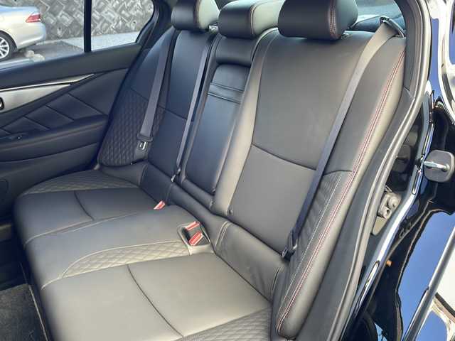 日産 スカイライン 400R 大阪府 2020(令2)年 1.9万km スーパーブラック 全方位カメラ/レーダークルーズコントロール/黒革シート/パドルシフト/シートヒーター/CD/DVD /Bluetooth /フルセグTV /TVキャンセラー/ETC2.0/ドライブレコーダー /純正アルミホイール/衝突軽減システム/横滑り防止装置/オートライト/LEDヘッドライト/ABS