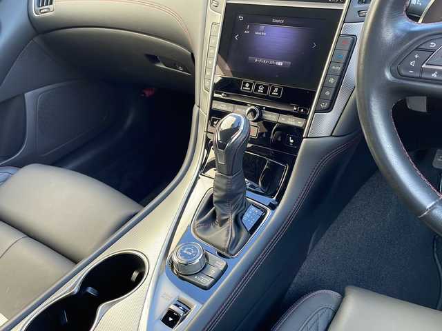 日産 スカイライン 400R 大阪府 2020(令2)年 1.9万km スーパーブラック 全方位カメラ/レーダークルーズコントロール/黒革シート/パドルシフト/シートヒーター/CD/DVD /Bluetooth /フルセグTV /TVキャンセラー/ETC2.0/ドライブレコーダー /純正アルミホイール/衝突軽減システム/横滑り防止装置/オートライト/LEDヘッドライト/ABS